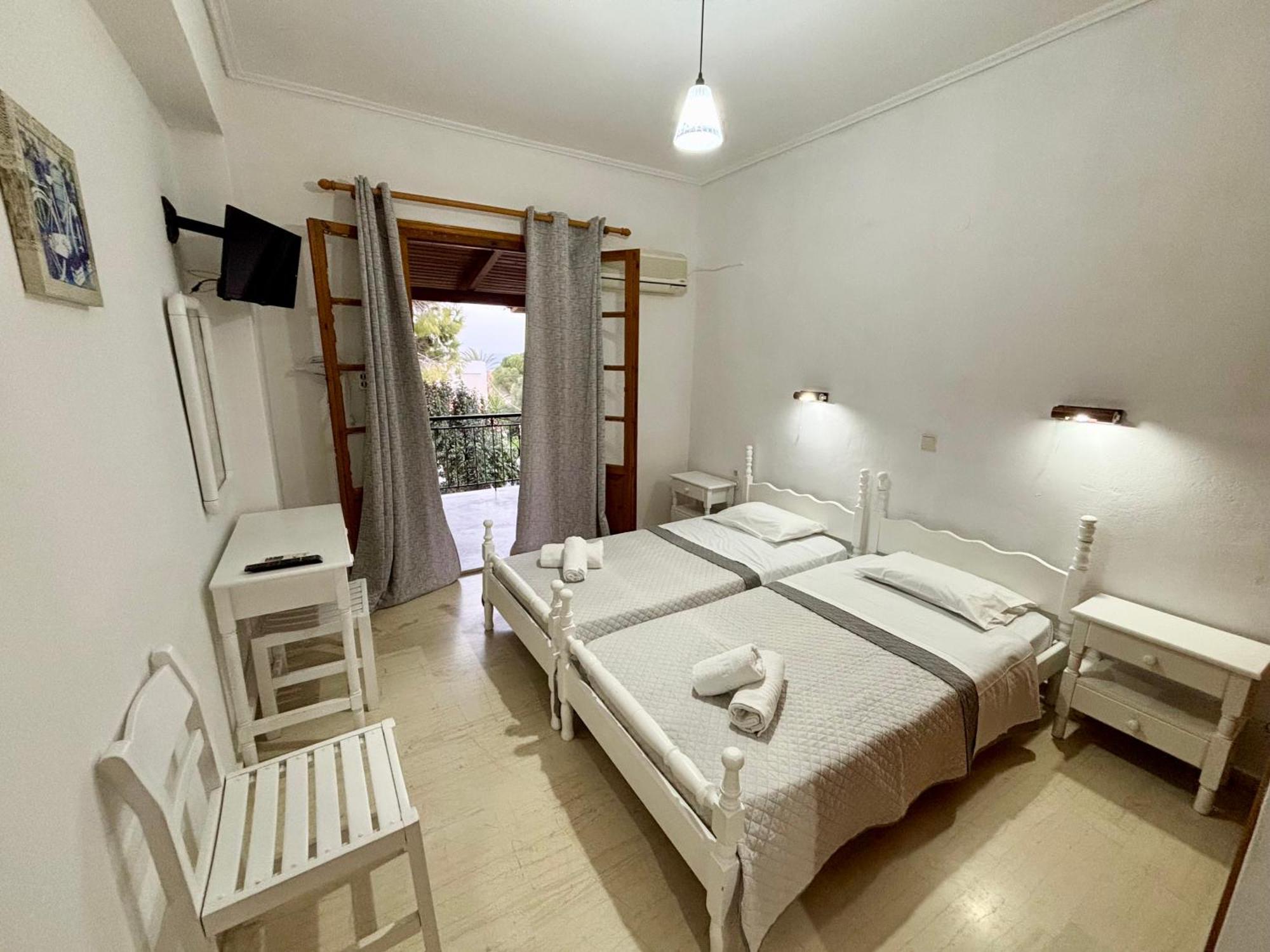 Athina Apartments Argassi Extérieur photo